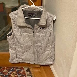 Patagonia Light Gray Women’s XL nano puff vest